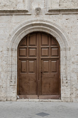 Fototapeta na wymiar Old wooden entrance door