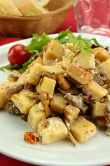 poêlée de pommes de terre et viande émincées