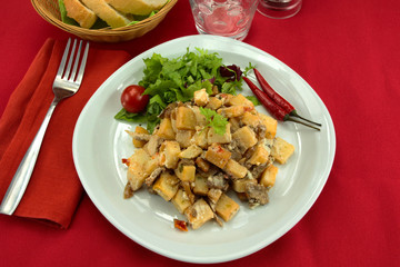 poêlée de pommes de terre et viande émincées