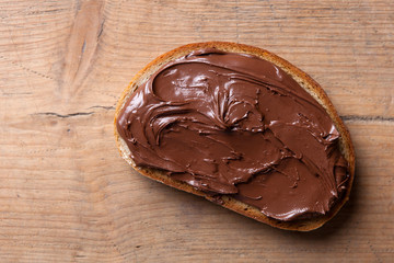 Brot mit Nougatcreme