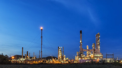 Fototapeta na wymiar Big Industrial oil tanks in a refinery 