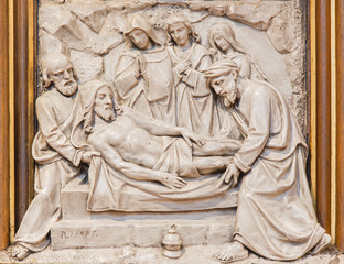 Obraz premium Vienna - The Burial of Jesus relief in Sacre Coeur church
