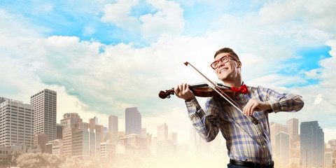 Fototapeta premium Man violinist