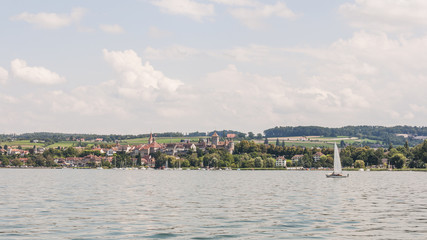 Murten, Murtensee, Altstadt, Schloss, Städtchen, Wassersport, Schiffe, Seeufer, Sommer, Schweiz © bill_17