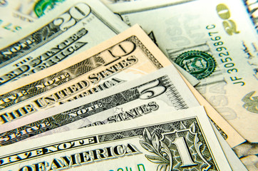 Viele Dollarscheine übereinander