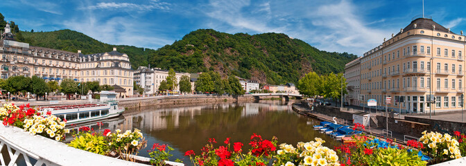 Fototapeta premium Die Kurpromenade von Bad Ems an der Lahn