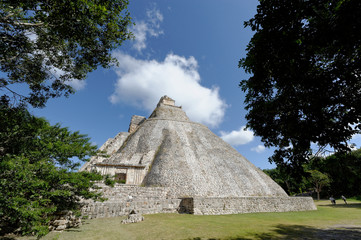 Fototapeta na wymiar Pyramide de Devin à Uxmal, Mexique ,Yucatan