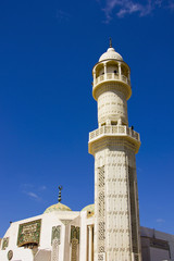 Obraz premium Mosque with beautiful blue sky
