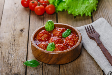 meatballs in tomato sauce
