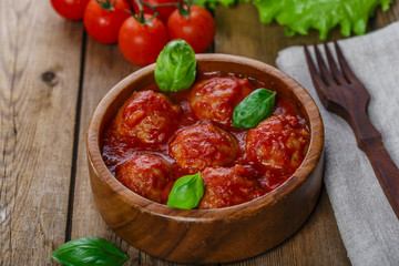 meatballs in tomato sauce