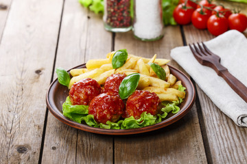 meatballs in tomato sauce with french fries