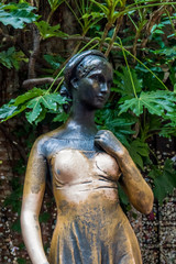 Fototapeta na wymiar Statue of juliet in verona, italy . The Juliet's statue at Julie