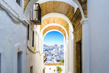 Typical street in Vejer de la Frontera, Andalusia, Spain. - obrazy, fototapety, plakaty