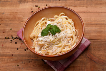 Fettuccine with ricotta cheese and pepper -