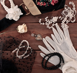 Women's vintage jewelery and accessories