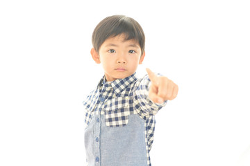 指をさす男の子