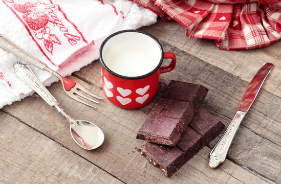 valentine hearts decorated mug with Modica chocolate and vintage