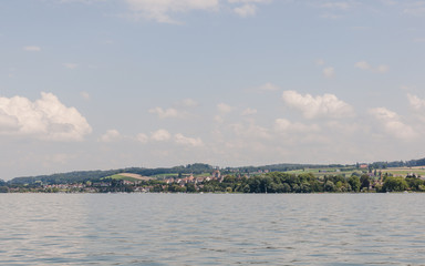 Fototapeta premium Murten, Murtensee, Altstadt, Schloss, See, Seeufer, Schifffahrt, Sommer, Schweiz