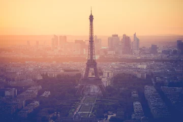 Fotobehang Zonsondergang bij de Eiffeltoren in Parijs met vintage filter © orpheus26