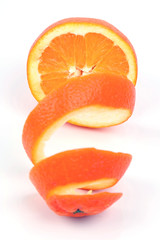 Halb geschälte Orange