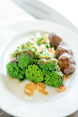 broccoli with oyster sauce