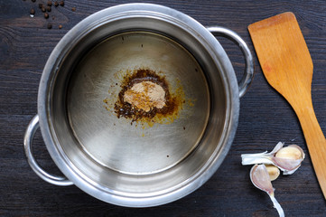 Preparation. Mix spice. Fried spices in the pot.
