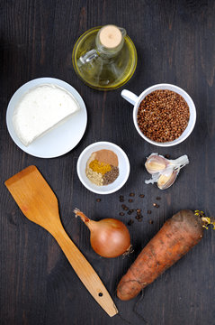 Ingredients for cooking buckwheat with cheese and carrot.