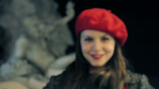 beautiful smiling young woman  -  fountain of gian lorenzo bernini in background