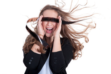 Fototapeta premium Frau mit fliegenden Haaren schreit mit Film Streifen vor Augen Porträt