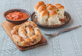 Ring homemade sausage and buns with garlic
