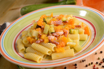 RIGATONI WITH BACON AND PUMPKIN ZUCCHINI