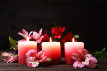Obraz na płótnie Canvas Beautiful candles with flowers