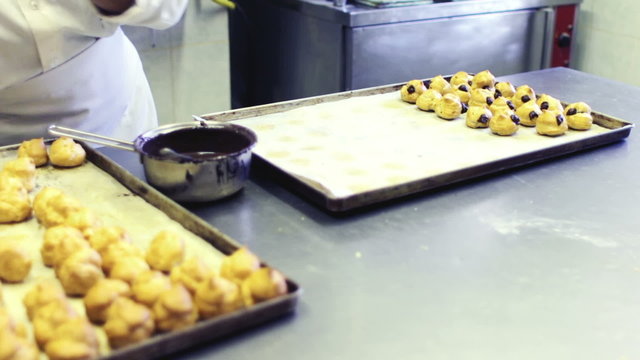 pastry chef fills cream puffs