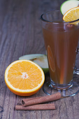 Сбитень на деревянной поверхности