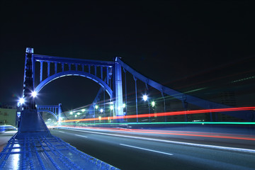 Fototapeta na wymiar 夜の清洲橋　車のテールランプ光線