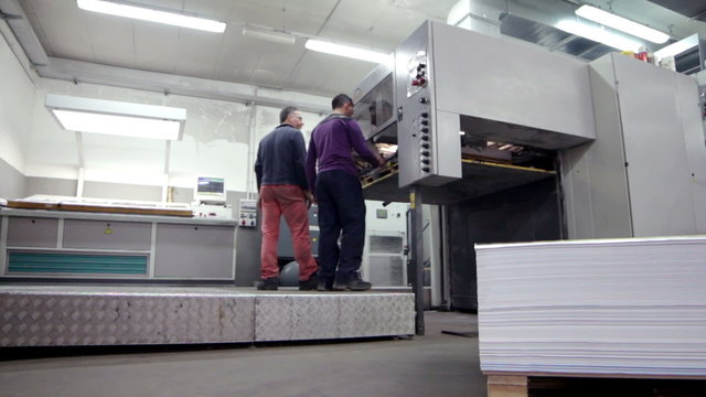 industrial printing of posters,newspapers,leafleats,magazines_ DOLLY