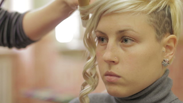 face of a woman to the hairstylist - hairdresser - hairstylist