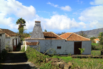Fototapeta na wymiar Typical old houses on La Palma