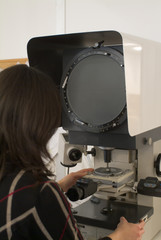 Proiettore di profili spento