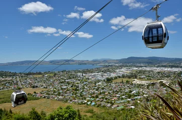 Fotobehang Skyline Gondola-kabelbaan in Rotorua - Nieuw-Zeeland © Rafael Ben-Ari