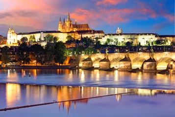 Foto auf Acrylglas Antireflex Prague castle and Charles bridge at night © TTstudio
