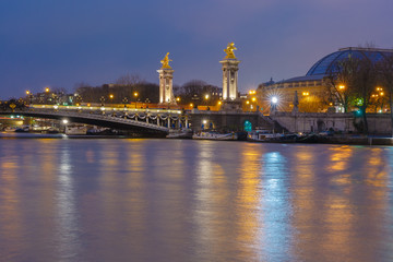 Obraz premium Pont Alexandre III at night in Paris, France