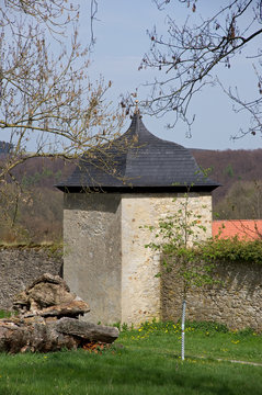 Aussenmauer und Turm des Klosters Dalheim, Deutschland