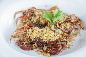 Soft shell crab fried with garlic