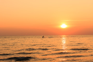 Obraz premium Scenic view of beautiful sunset above the sea