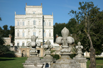 Lily statue Pamphili  coat of arms