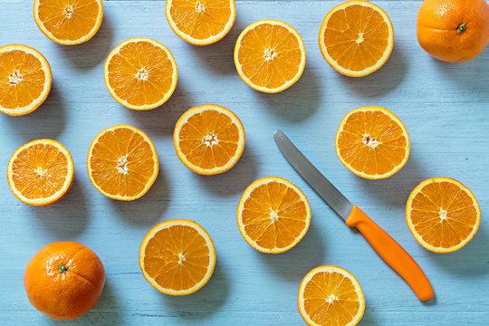 Oranges and knife