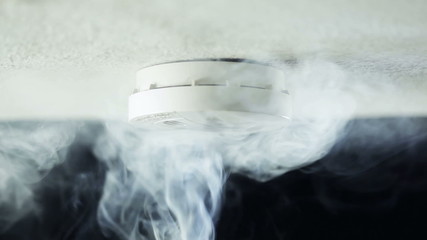 Smoke detector and heavy smoke