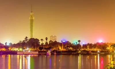 Fotobehang Uitzicht op de toren van Caïro in de avond - Egypte © Leonid Andronov