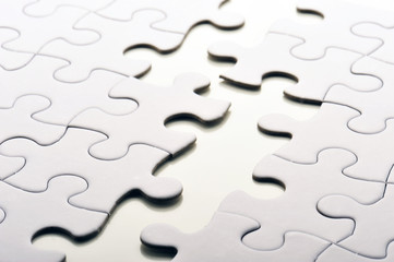 白いジグソーパズルの組み合わせ